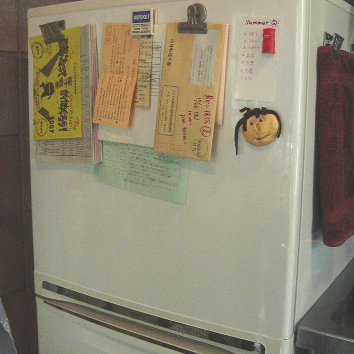 冷蔵庫に色々貼り付けるのが一般的？な気がします