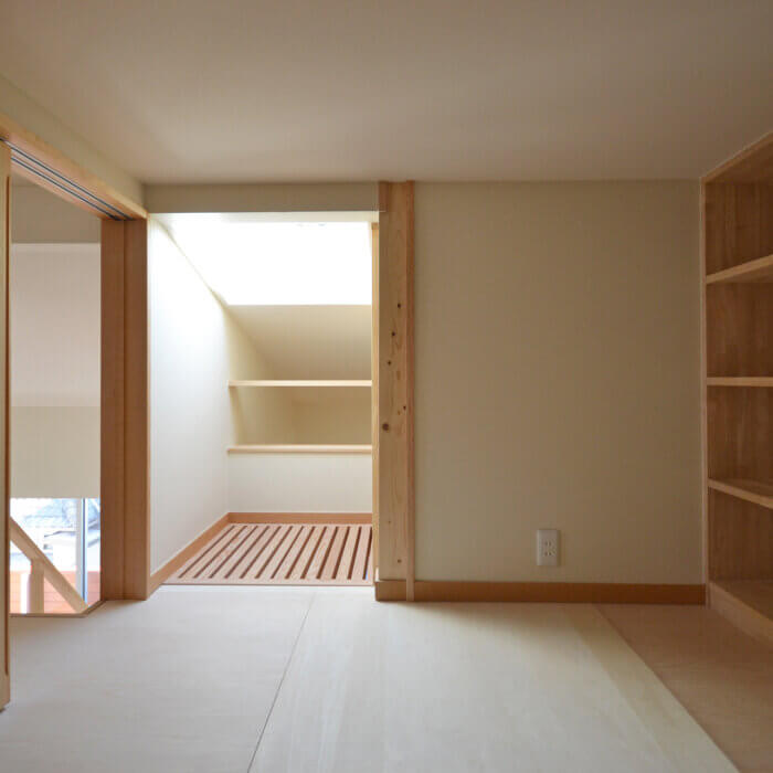 京都城陽の家　収納棚がある部屋